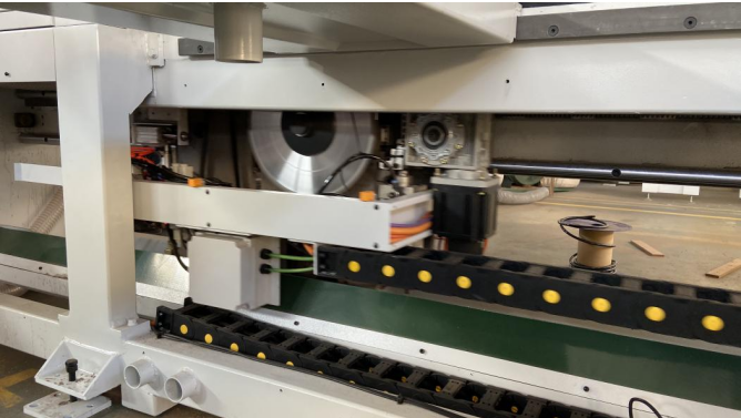 Automatic Wood Cutting Panel Saw Machine Manufacturer Panel Beam Saw 22.5kw