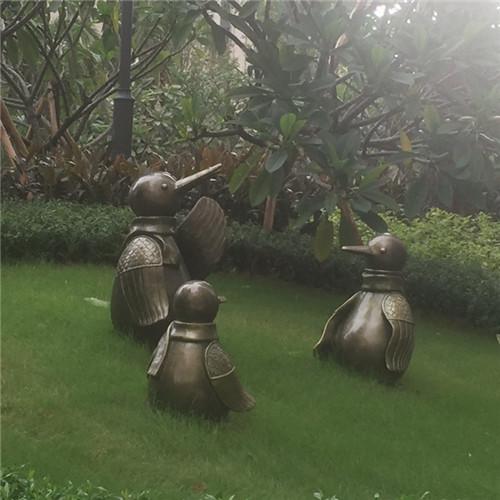 Handmade Bronze Garden Statues Outdoor Decorative Penguin Sculpture