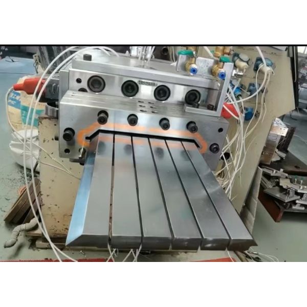 3CR17 Material Used in PE WOOD Molds Extrusion Moulding Die for Superior Decking Mold