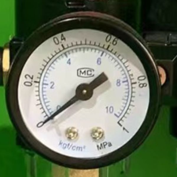 Новый Ассигнования Дизельное топливо воздушный газовый компрессор давление Чистая смазка Стеклянная бутылка регулировщик процессор