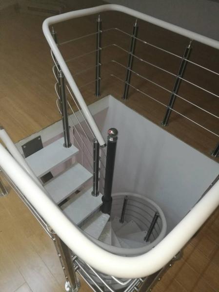Spiral StaircaseVH05S  Spiral Stainless Steel Stair Tread Beech Curved Glass Handrail 304 Stainless Steel