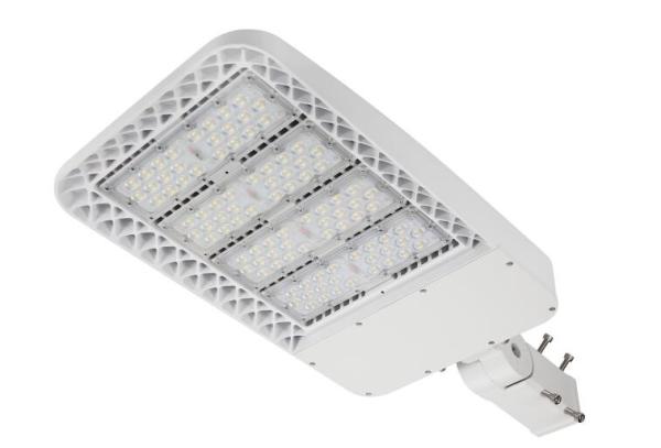 130Lm / Watt Shoe Box LED Light 4000K Daylight Brightness 5 Years Warranty