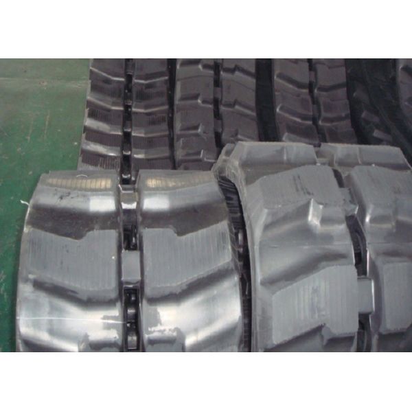 Kubota / Komustu Excavator Continuous Rubber Track With Less Ground Damage