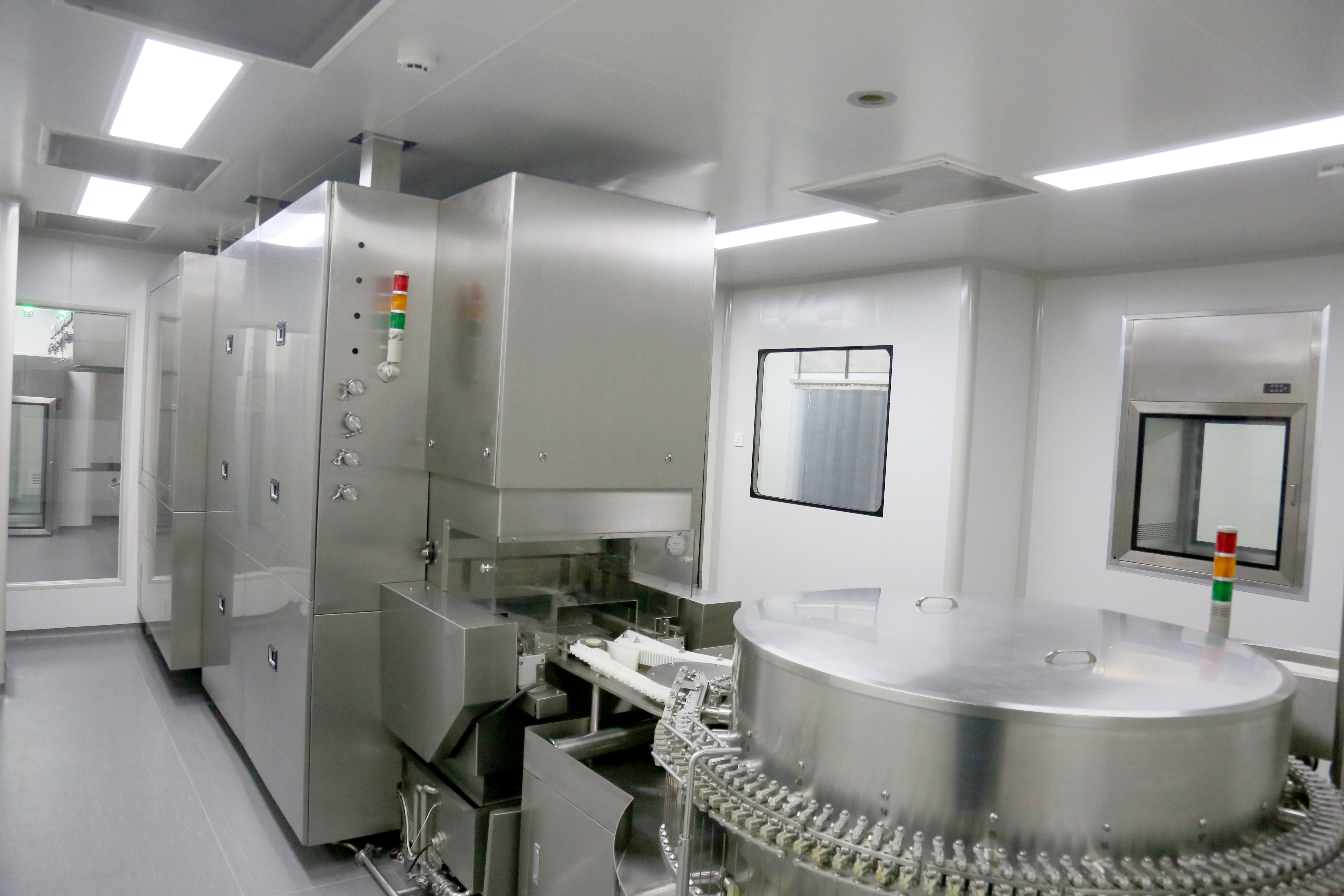 Synchronized Flame Sealing 5ml Sterilizing Filling Sealing Ampoule Line, 30000 pcs/h ISO 5 Laminar Zone AGF-9S