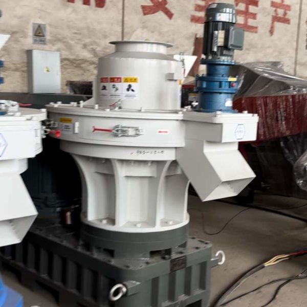 Эффективность Биомассовая брикетная машина для деревянной соломы Брикетные пиломашины с мощностью 200-500 кг/ч и 18,5 кВт