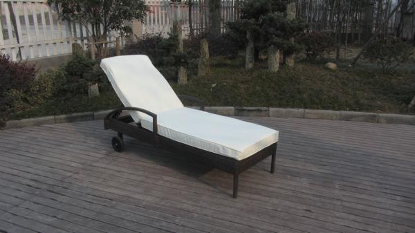 Adjustable Rattan Sun Lounger , Patio / Garden / Beach Lounger