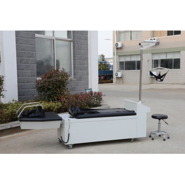 Electric traction table equipment for hospital bed