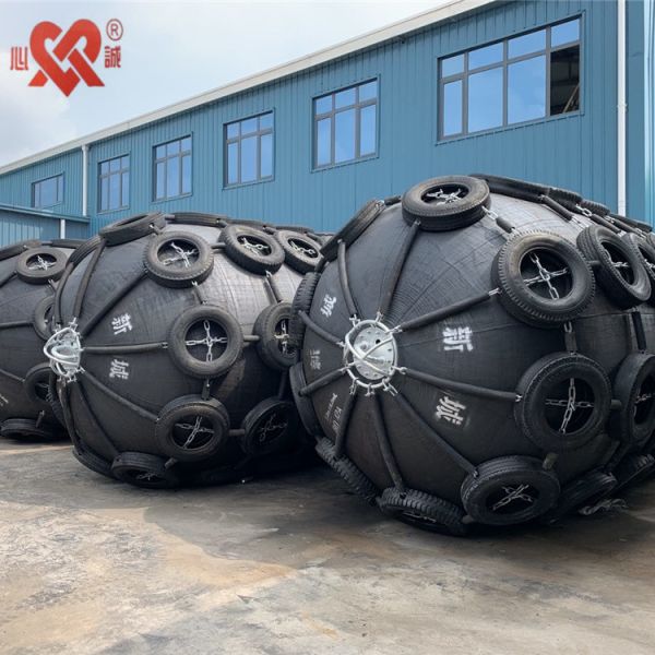 Tough & Resilient Pneumatic Rubber Fenders for Ship-to-Ship Transfer
