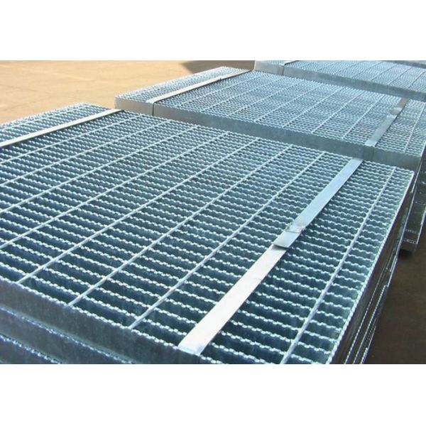 Гальванизированное Серратед стальное гратинг/Серратед проступи лестницы Адвокатуры гратинг