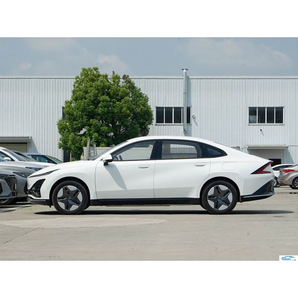 410KM Range Wuling E5 2024 Electric Car Standard Retail in the Energy Vehicle Market