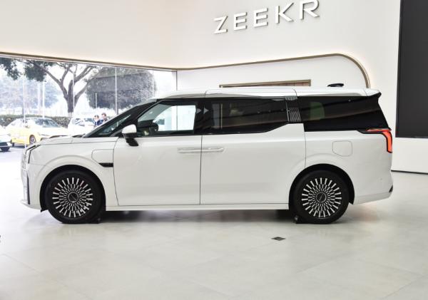 Automatic Battery Zeekr 009 Pure New Energy Electric Vehicle 702Km MPV New EV Car