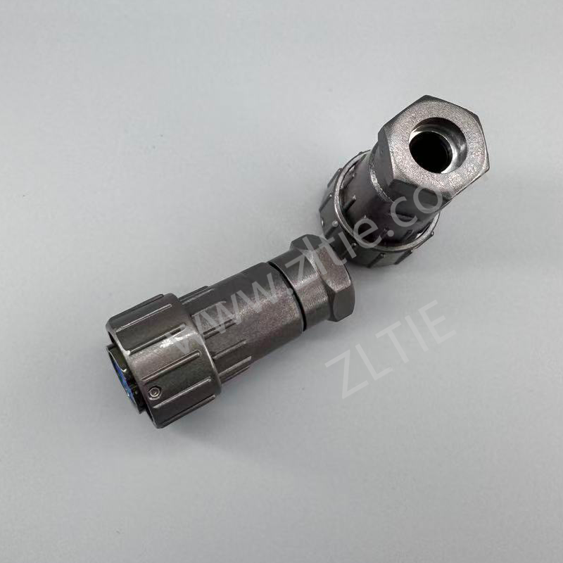 FQ18 Series 3-Pin Straight Female Plug