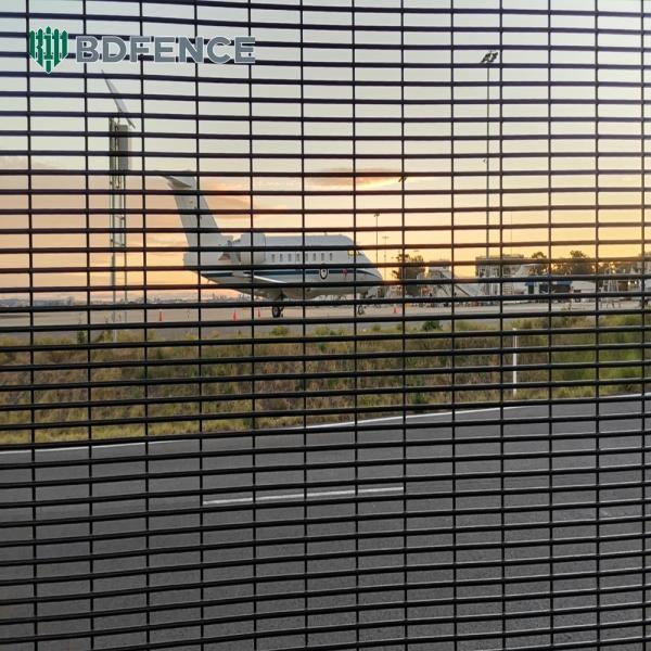 Green Black Galvanized Steel Metal Safety Perimeter Anti Climb Security Welded Mesh Fence