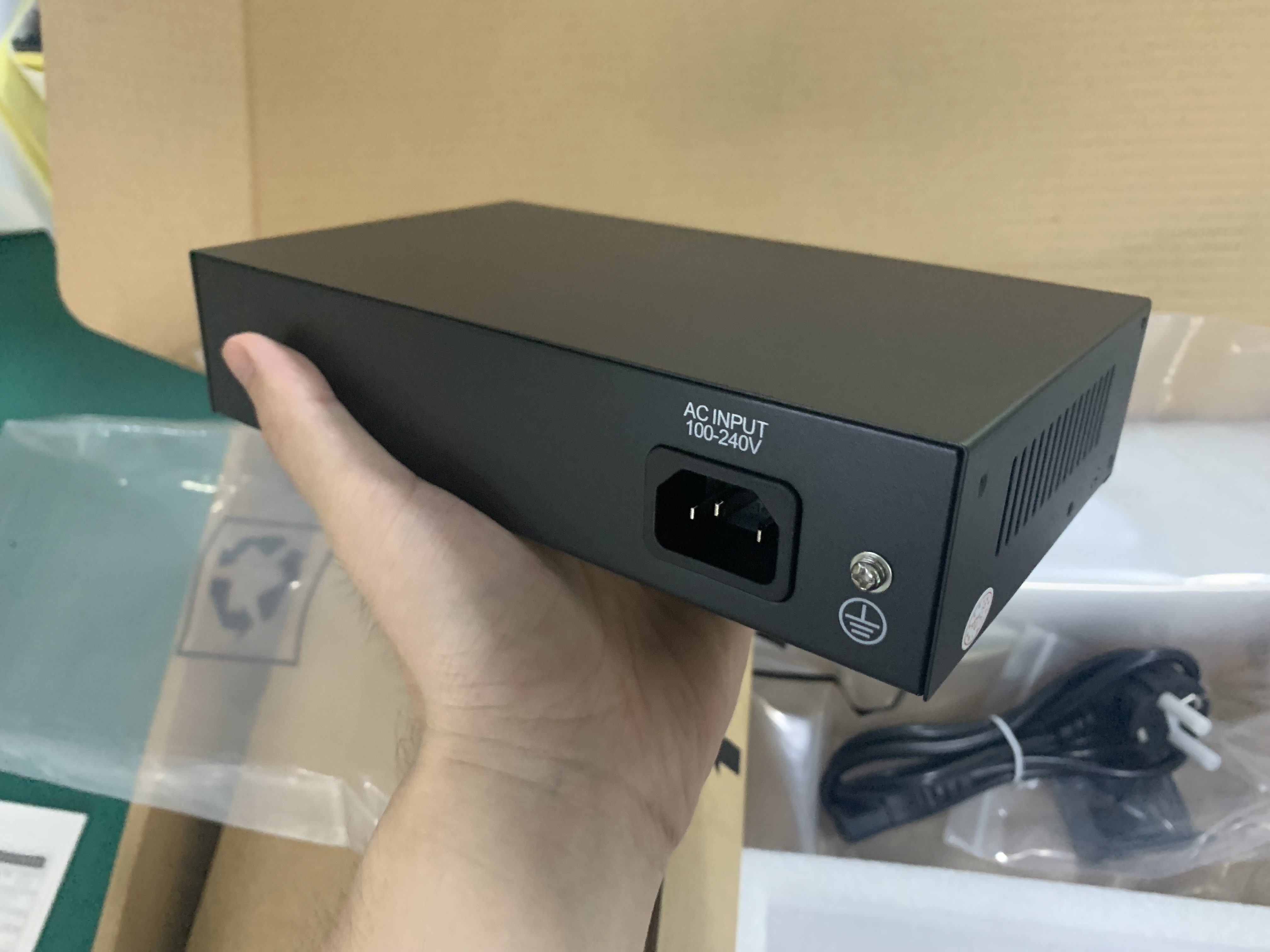 8 портов PoE Vlan Управляемый гигабитный волоконный переключатель Realtek Chip 120W Бюджетный вход AC