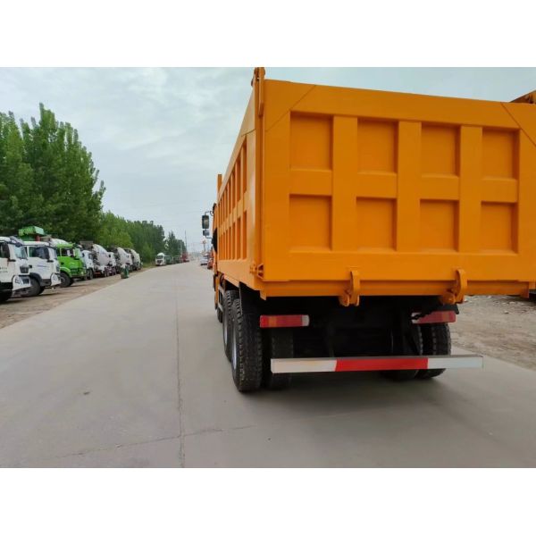 10 Wheels 6x4 F3000 Shacman Orange Dump Truck Heavy Duty Truck 8500x2500x3400mm