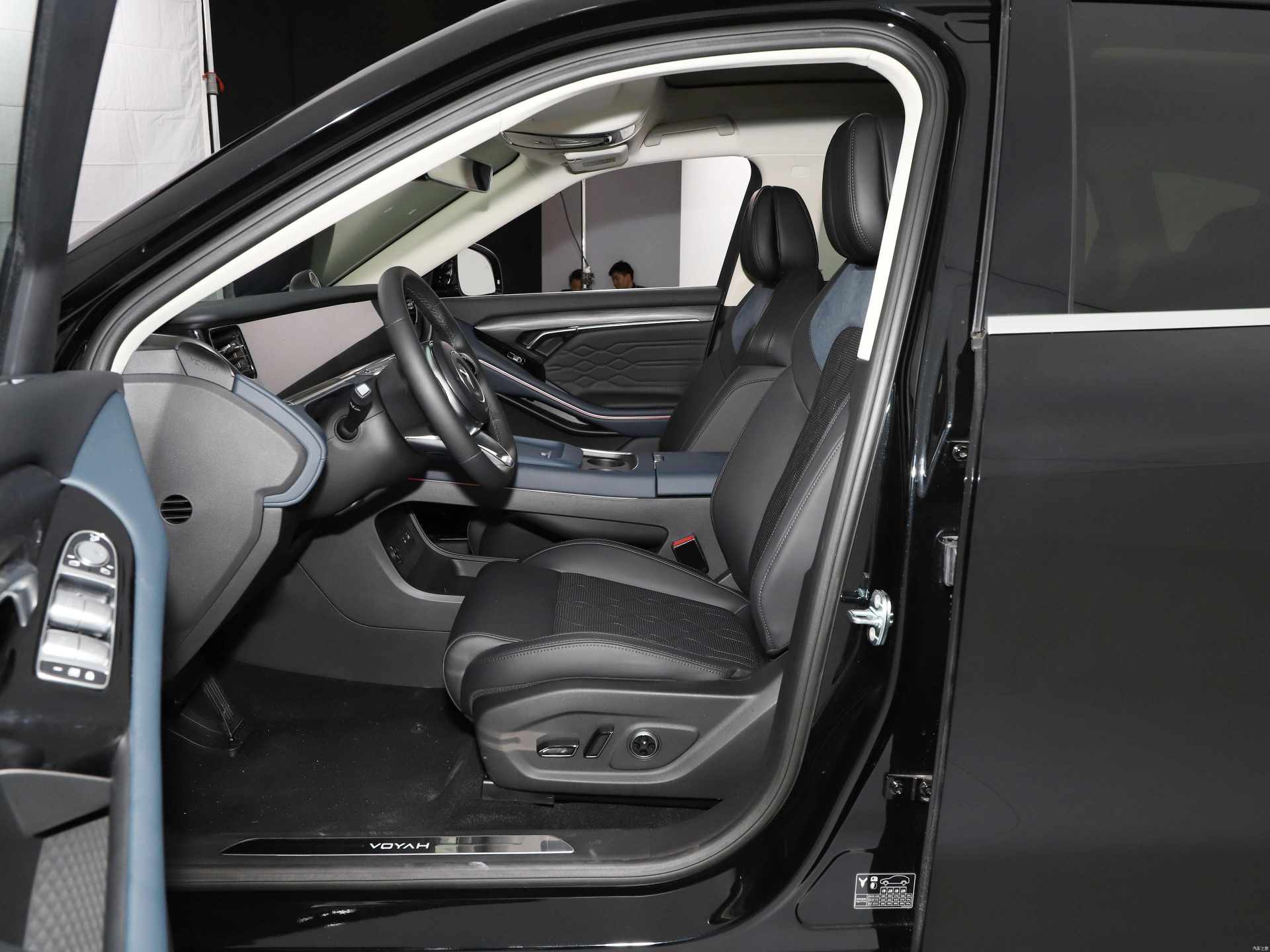 2024 VOYAH Libre SUV de lujo eléctrico puro de rango extendido 1.5T 150 HP Motor L4 con 4 puertas y 5 asientos Vehículo energético 4x4