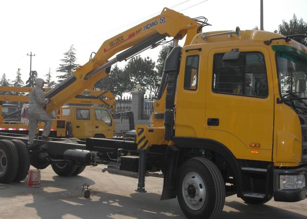 Mobile Commercial 6.3T Knuckle Boom Truck  Mounted Crane with hydraulic arms  For Safety Transport