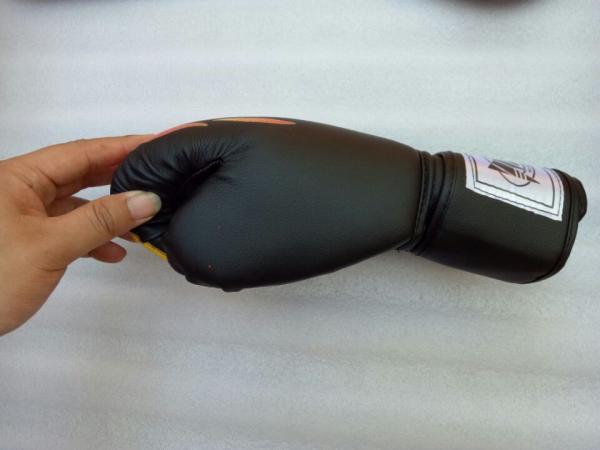 Wholesales Thai Kick Boxing Gloves Punching MMA Man Training grant taekwondo gloves
