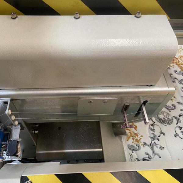 3-12mm Stitch Industrial Hemming Machine High Speed Computerized Non - Shuttle Working For Quilts And Com