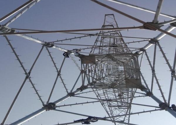CO2 Shielded Arc Welding Metal Power Line Towers , Silver 220 Kv Transmission Line Towers