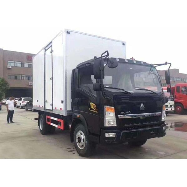 HOWO 4 Ton 5 Ton Refrigerated Truck For Transport Frozen Fish / Meat