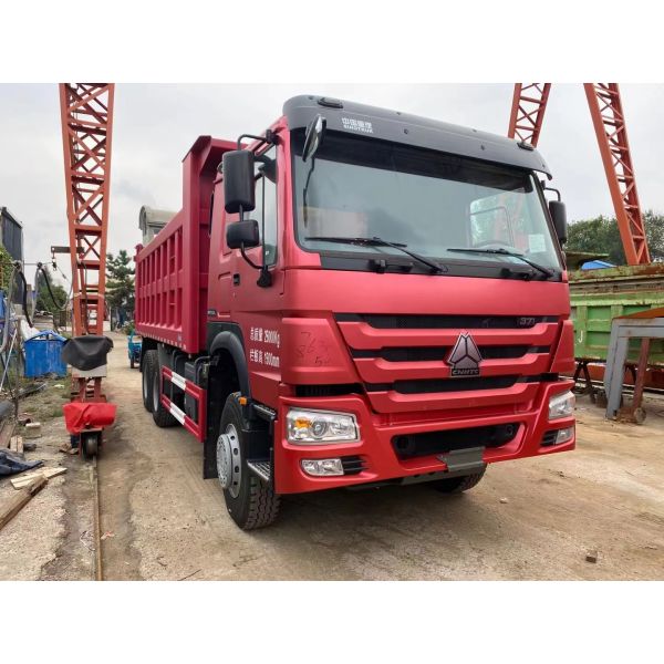 Edición clásica HOWO V7 camión de carga pesada 6X4 con tipo de conducción 6 * 4 y par máximo Nm 1500-2000Nm