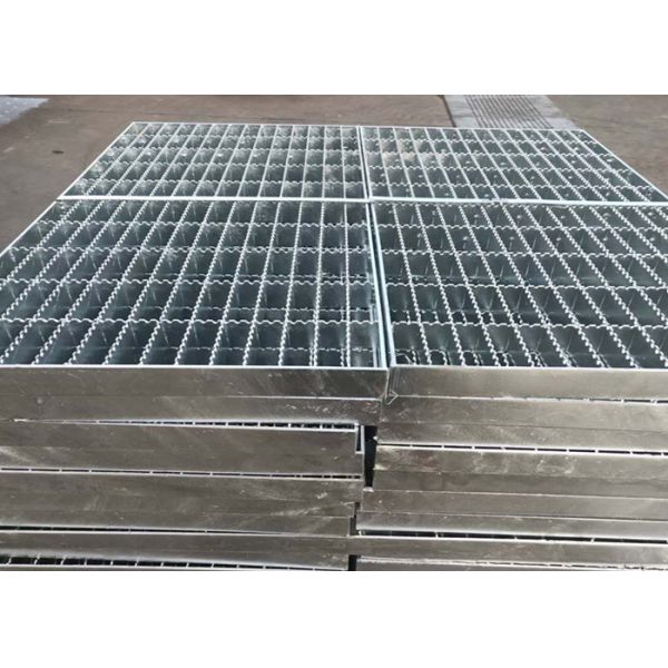ISO9001 Rust Proof Catwalk Steel Grating 8*8mm Metal Grate For Driveway