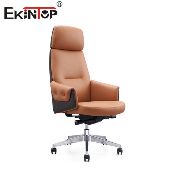 Détendez-vous dans l' élégance de la chaise de bureau en cuir en PU exécutif avec des roues en PU silencieuses