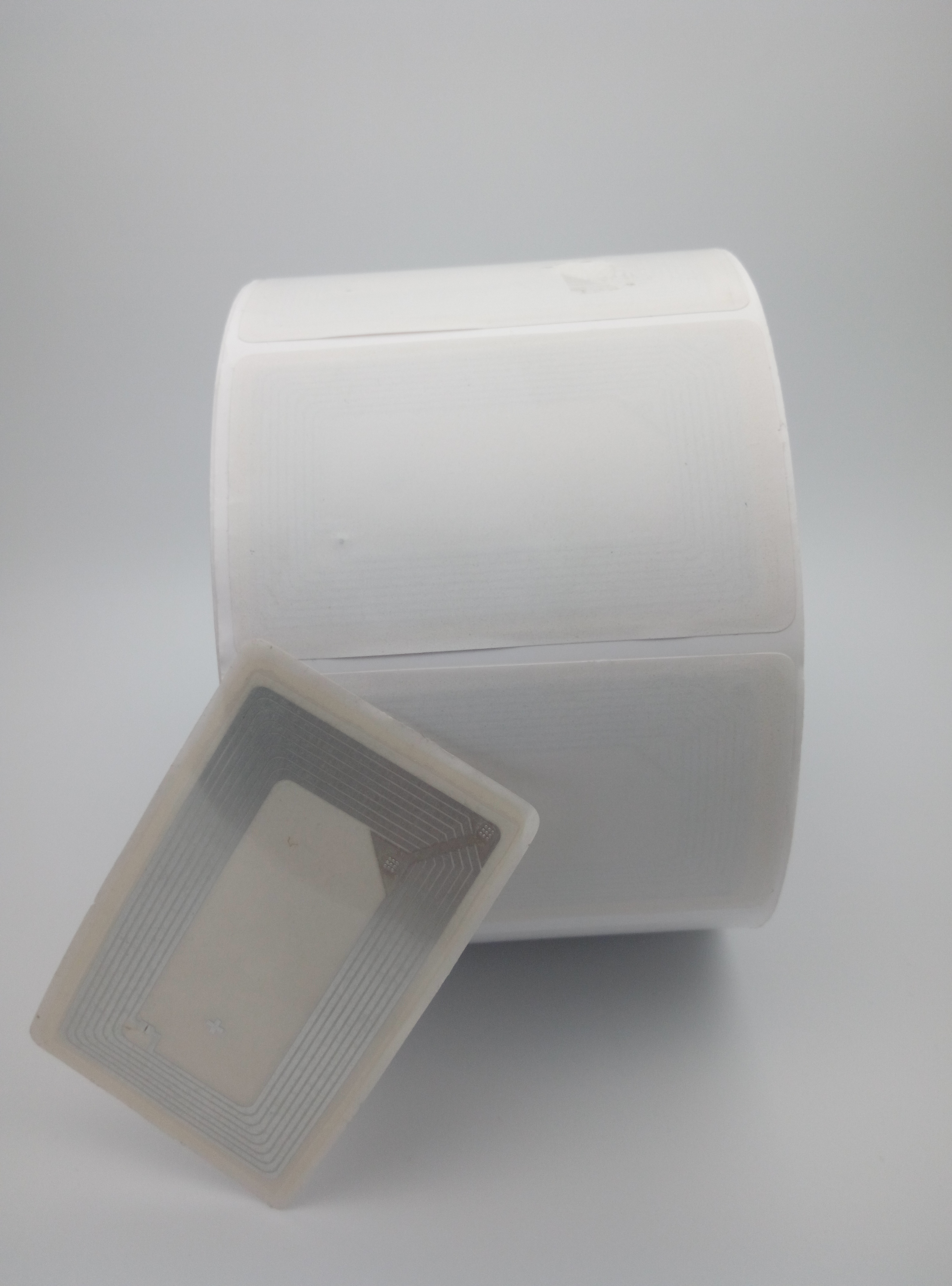 ISO14443A RFID наклейки наклейки наклейки 86x54 мм бумажные RFID наклейки для отслеживания