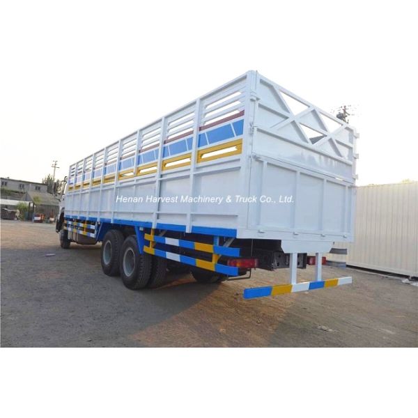 12R24 тележка груза покрышек 371hp 6x4 Sinotruk 9500x2300x2300mm Howo