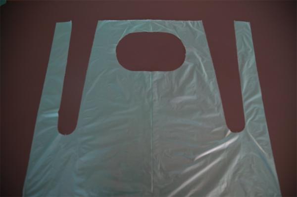 Breathable PE White Disposable Aprons Flat Pack Food Grade Dirt Proof CE Approved