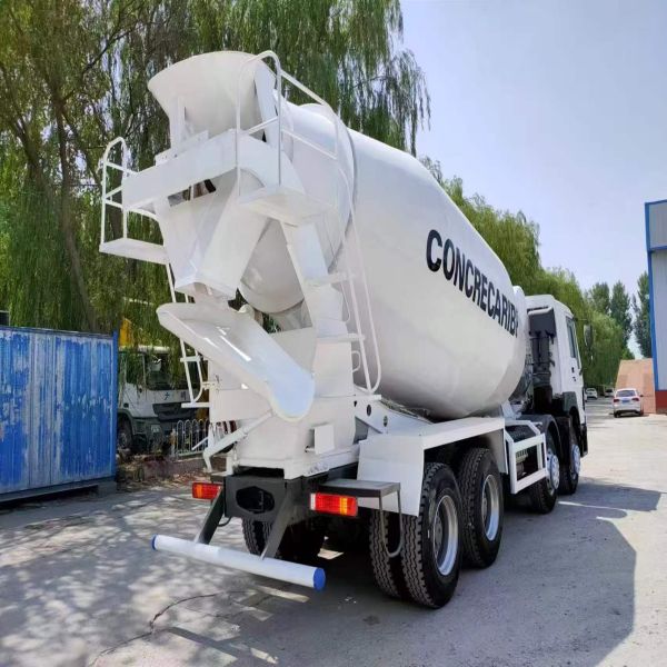 HOWO 371 Used Concrete Trucks 8x4 Cement Mixer