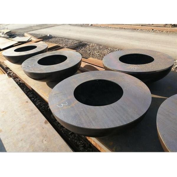 На открытом воздухе круглый ржавый гриль ямы огня Corten шара огня барбекю стальной располагаясь лагерем