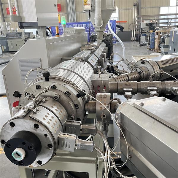 Customized PE Pipe Extrusion Line Solid Wall Motor Made In Screw L/D Ratio 33 1-38 1