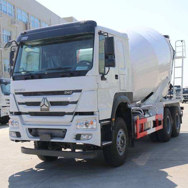 8 CUBIC CONCRETE MIXER TRUCK SINOTRUK HOWO