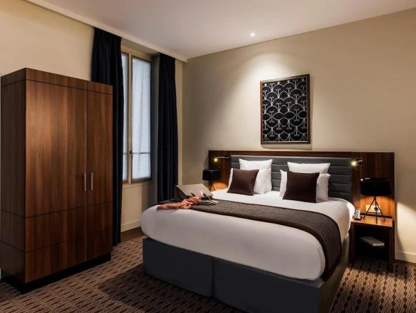 Togo hotel furniture apartment furniture of bedroom set laminate wood headboard with fabric pad and wardrobe cabinet