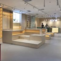 La exhibición de los muebles del estante del dispositivo de cocina atormenta la tienda al por menor del supermercado del caso montada en la pared