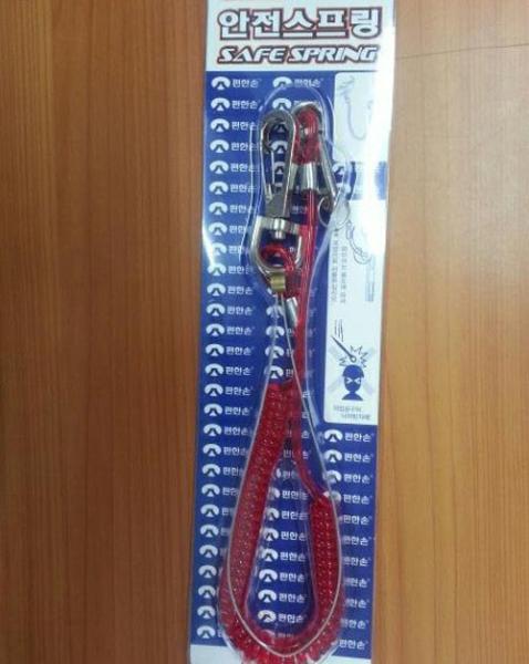 Top quality China export to Japan transparent red/green spring wire coiled lanyard tethers