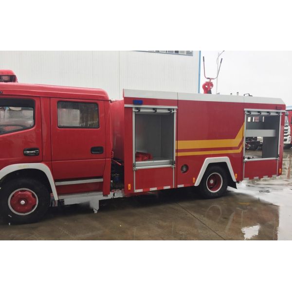 Veículo especial Sprinkler Combate a incêndios Caminhão de água 4x2 12 tanque de água cúbico Caminhão de incêndio Motor