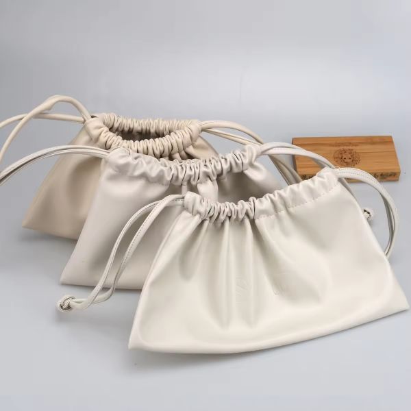Customized Color Luxury Lady PU Leather Drawstring Cosmetic Pouch with Customized Logo