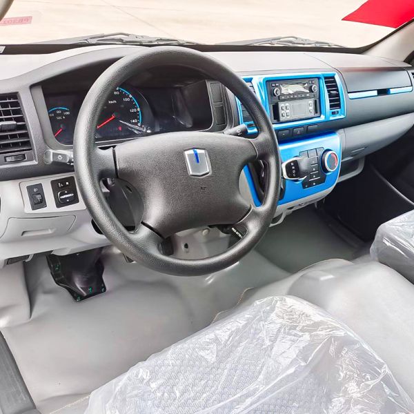 Geely Bread Refrigerated Truck Urban Delivery of Ice Cream Class Basement 4 6L Engine Capacity 5490*1900*2000 Dimensions