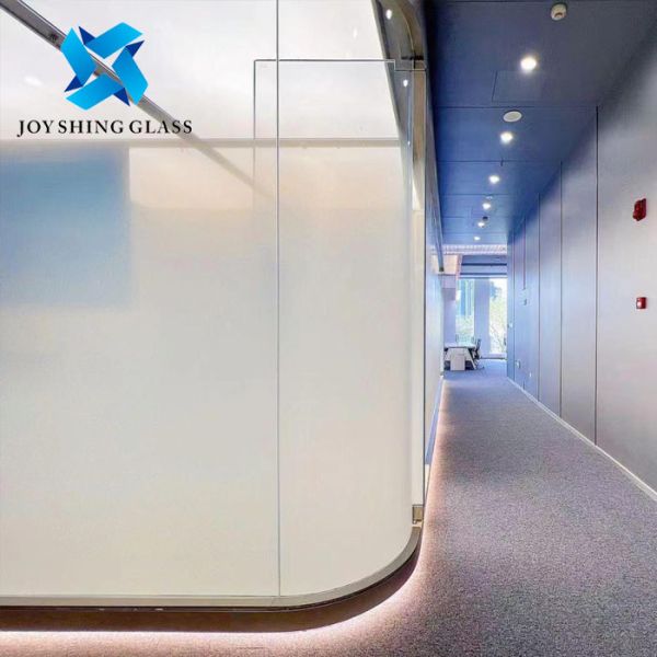 Специализированные 16,76 мм молочно-белые градиентные ламинированные стеклянные перегородки