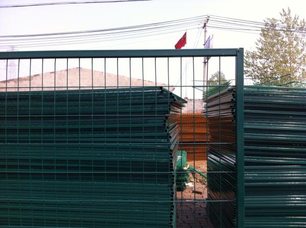 Hot sale low price galvanized Canada temporary fence (High quality and high security)