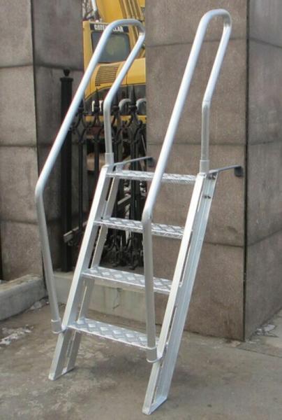 Easy Carrying Bulwark Ladder Aluminum , Inclined Marine Dock Ladders Light Weight