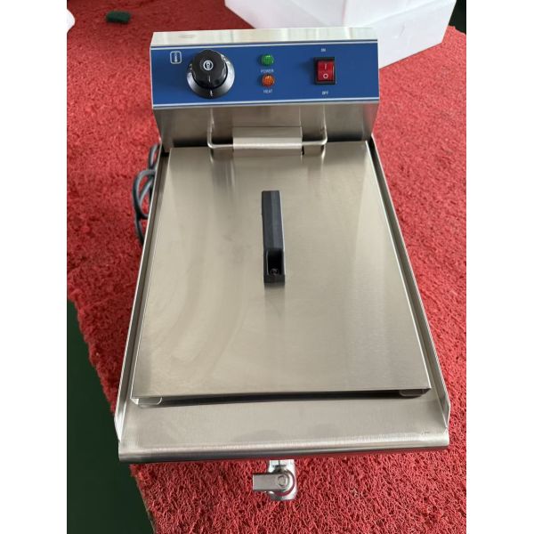 Electric deep fryer with stainless steel body and large capacity designed for commercial kitchens requiring frying solutions