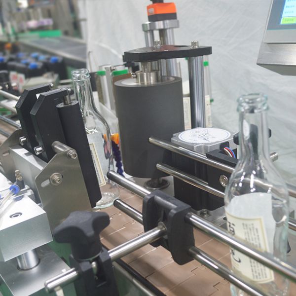 Highly Accurate Vertical Labeling Machine with 350 KG Load Capacity and ±1mm Accuracy