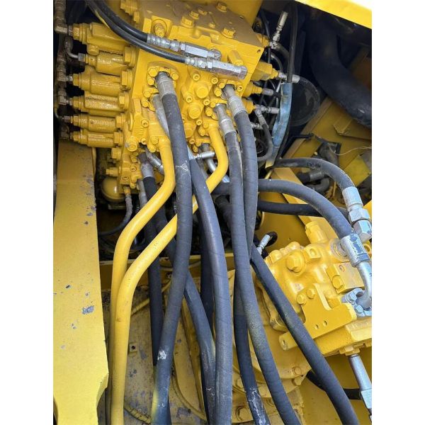 Crawler Chain Moving Type 20t Used Komatsu PC200-7 Excavator with Cummins Engine