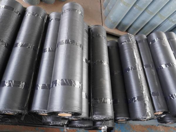 自己粘着アスファルト防水膜（地下鉄トンネル用、火災リスク低減、シームレス重ね合わせ）