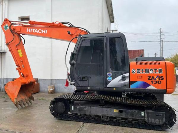 Excavateur Hitachi 130 d'occasion Économique en carburant Fiable Construction lourde d'occasion
