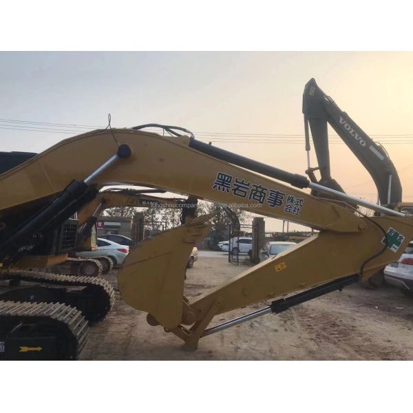 Good Condition Cat 330 Excavator with 2 Bucket Capacity and Original Hydraulic Pump
